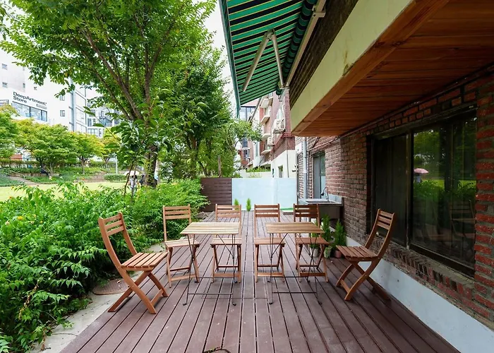 Hongdae 5 Minutes, Park View, 8-person Family, Free Parking, Luggage Storage, Early Check-in, Late Check-out, Infant Welcome, Dryer And Bidet Daire Seul