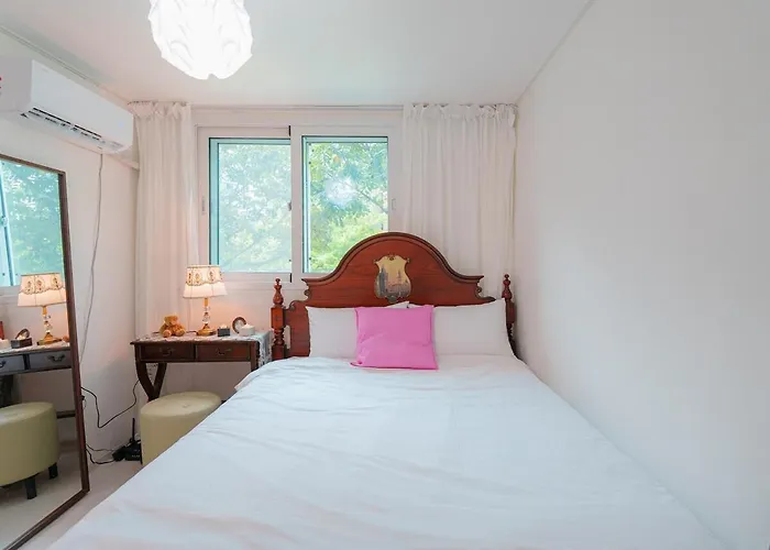Hongdae 5 Minutes, Park View, 8-person Family, Free Parking, Luggage Storage, Early Check-in, Late Check-out, Infant Welcome, Dryer And Bidet
