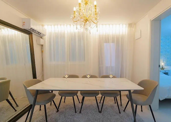 Hongdae 5 Minutes, Park View, 8-person Family, Free Parking, Luggage Storage, Early Check-in, Late Check-out, Infant Welcome, Dryer And Bidet
