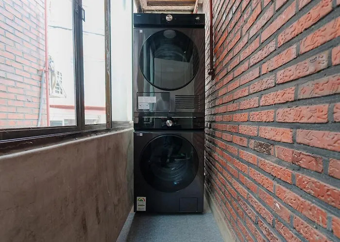 Hongdae 5 Minutes, Park View, 8-person Family, Free Parking, Luggage Storage, Early Check-in, Late Check-out, Infant Welcome, Dryer And Bidet * Seul