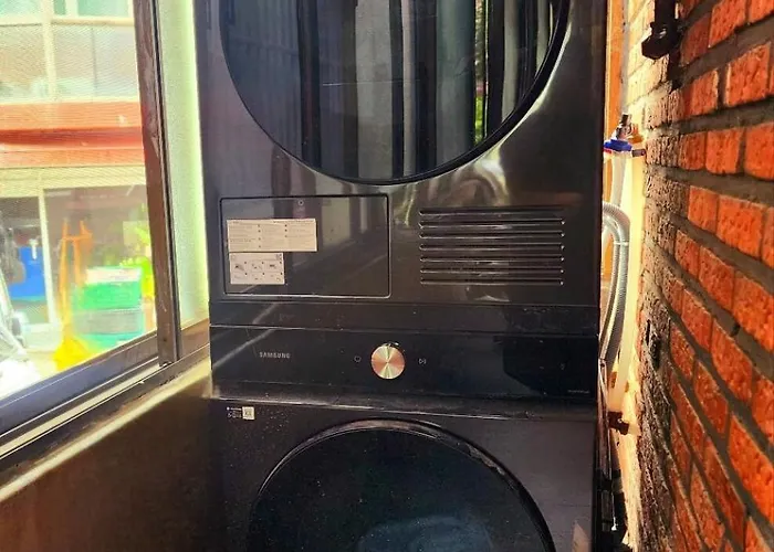 Hongdae 5 Minutes, Park View, 8-person Family, Free Parking, Luggage Storage, Early Check-in, Late Check-out, Infant Welcome, Dryer And Bidet *